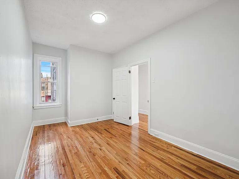 5523 Poplar St — Photo 7