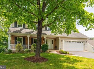 201 Cardinal Glen Cir, Sterling, VA 20164