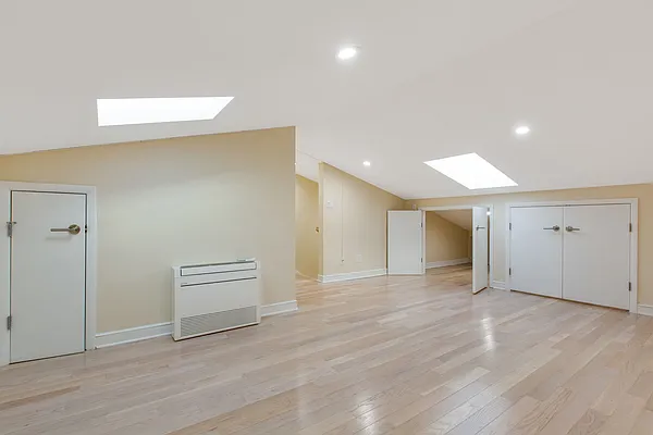 Rented by Compass | media 18