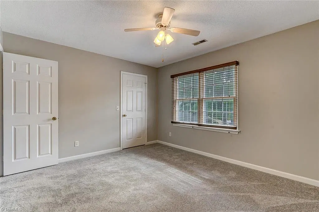 2 bed, 2.5 bath, 1332 sqft, $1,600 — Photo 4