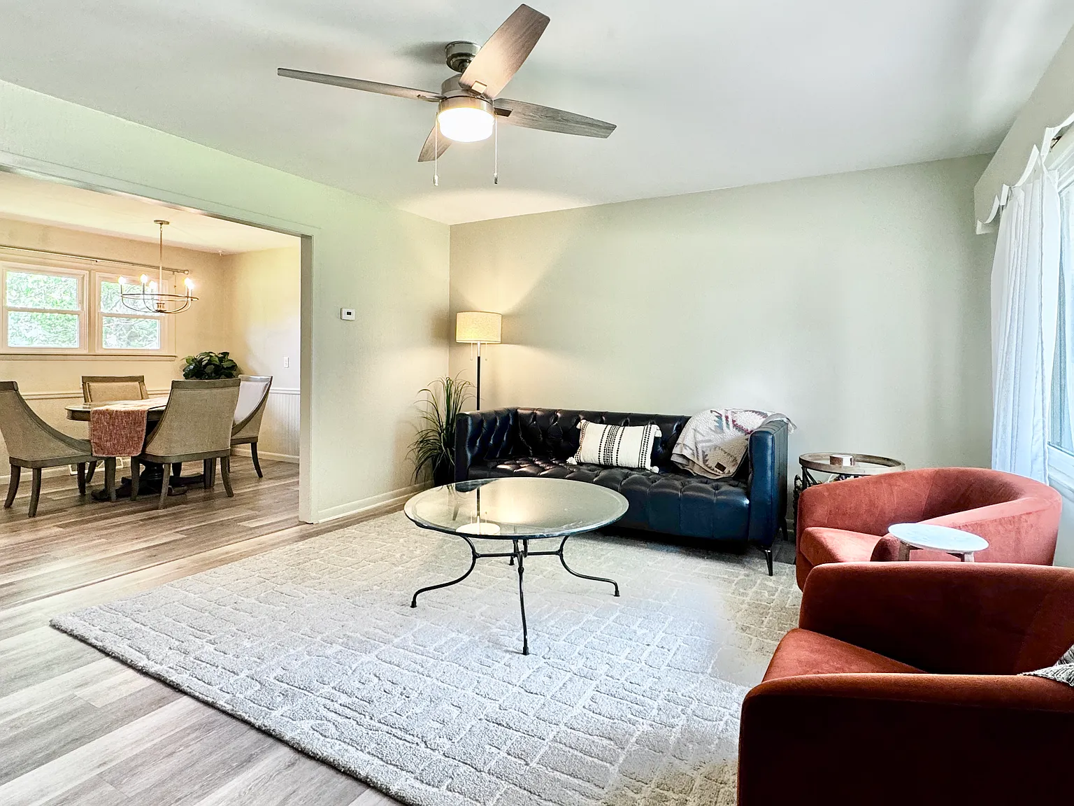 3 bed, 1.5 bath, 1040 sqft, $2,500 — Photo 1