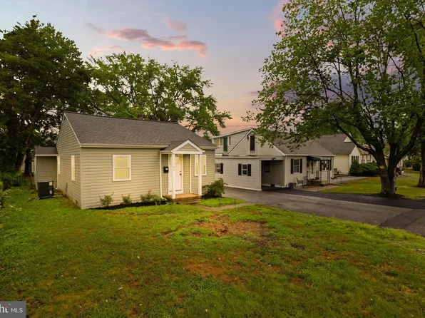 107 Hillcrest Dr, Fredericksburg, VA 22401