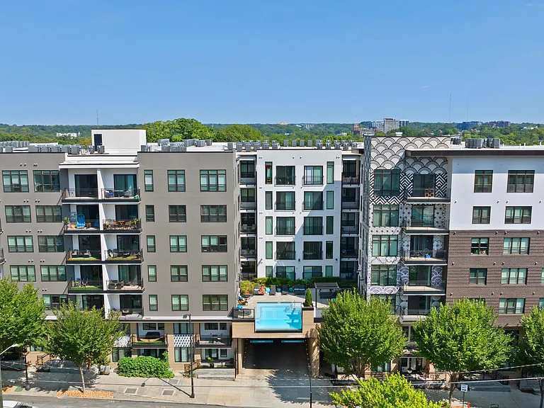 Axis Midtown — Photo 36