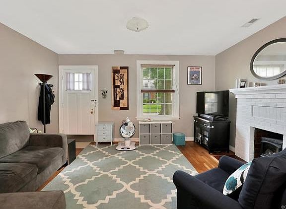 5th image of 1715 Oakdale Ave