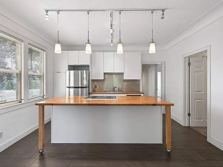 144 8th Ave S #1 — Photo 10