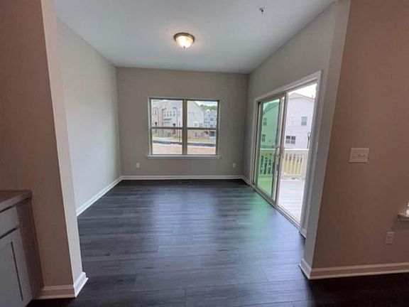 5th image of 721 Brecklin Ln