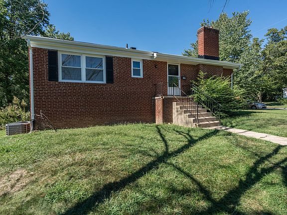 3rd image of 500 Lynn Pl