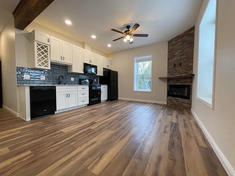401 Walnut St #6 — Photo 10