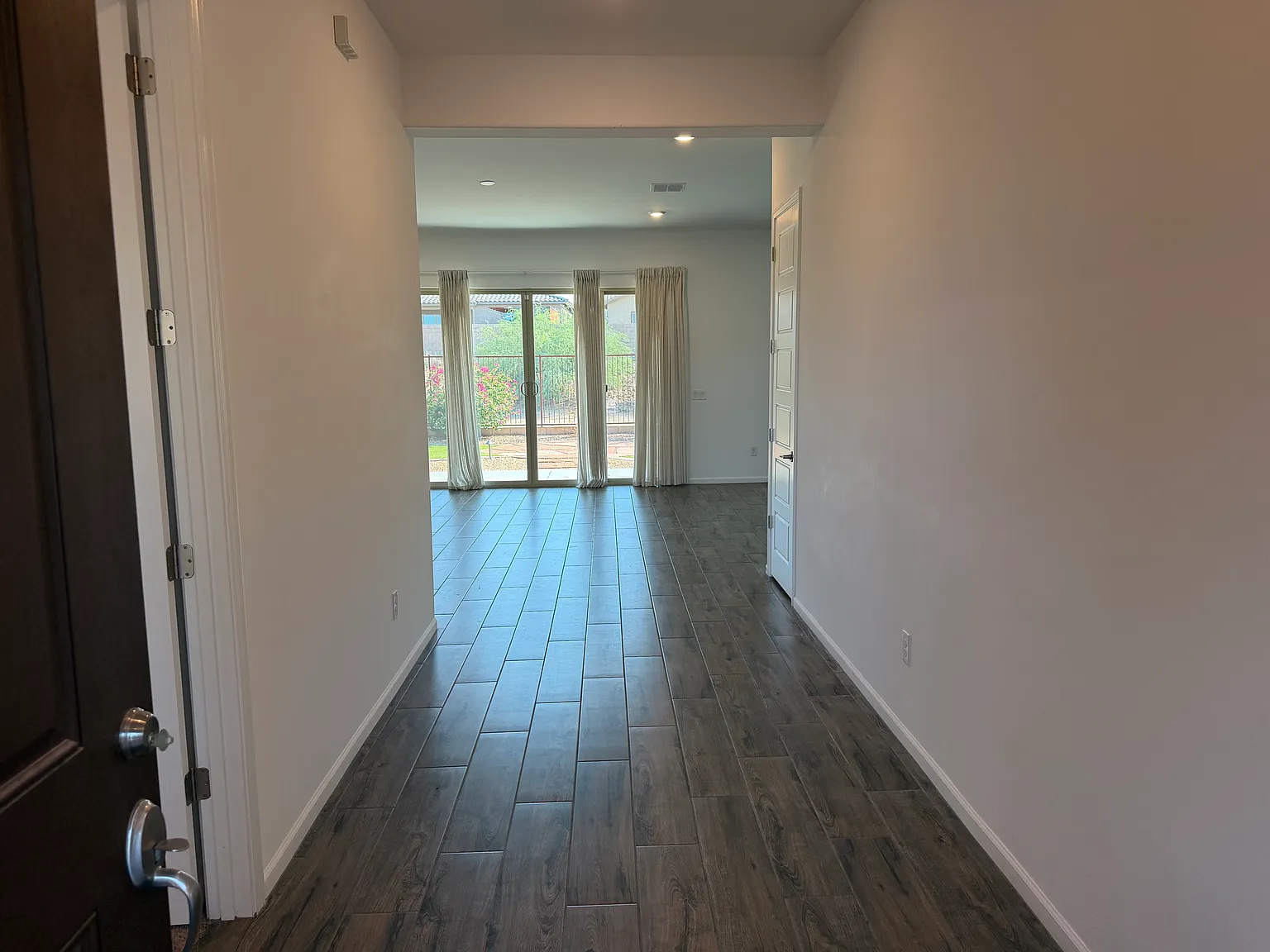 4 bed, 2839 sqft, $3,250 — Photo 2