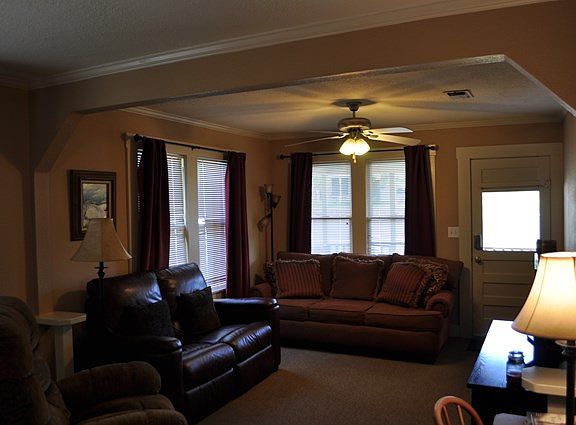 3rd image of 315 W Creek St