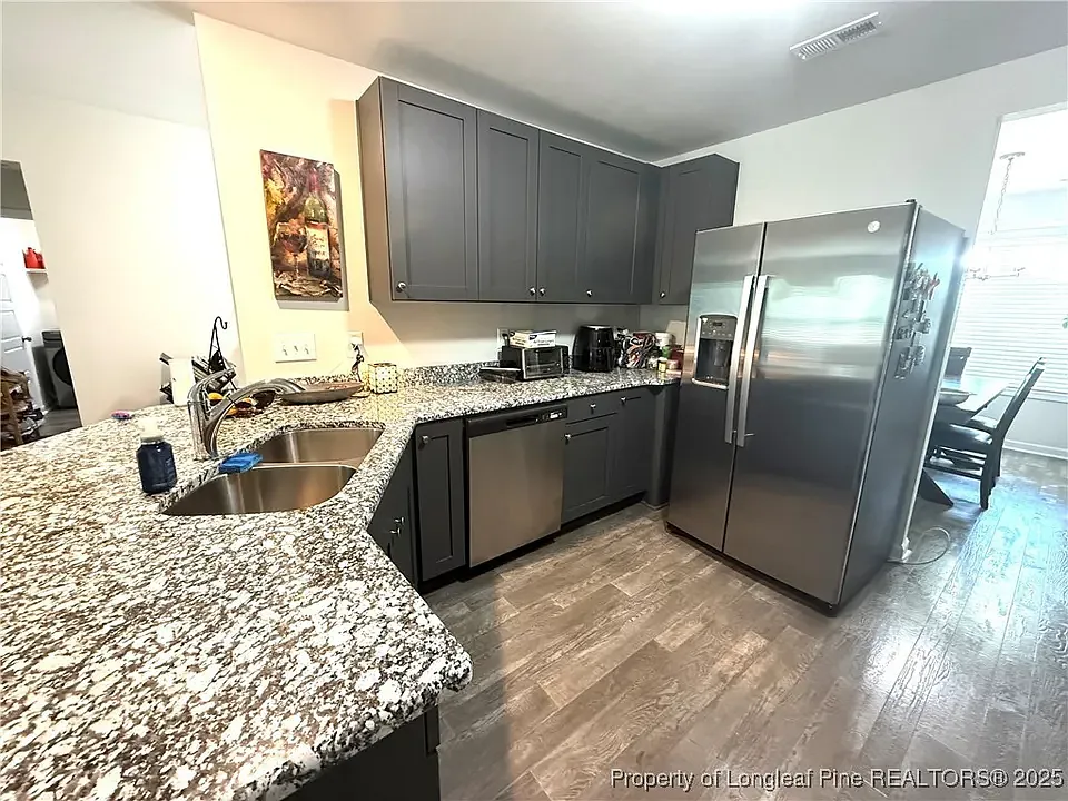 3 bed, 2.5 bath, 1817 sqft, $2,200 — Photo 4