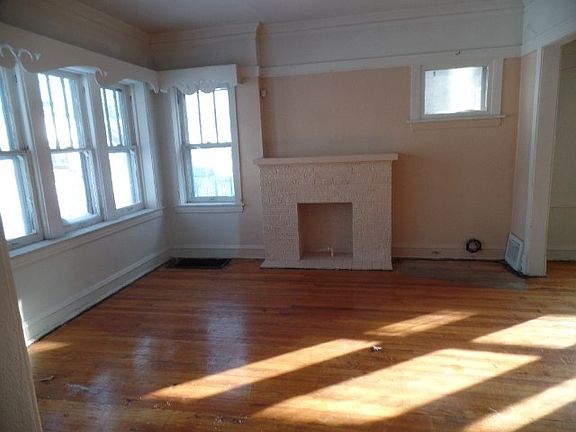 4th image of 4873 W Saint Paul Ave