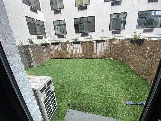 Rented by MySpaceNYC | media 26