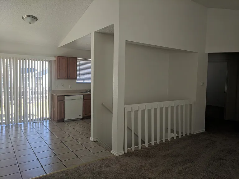 14492 E 47th Ave — Photo 2