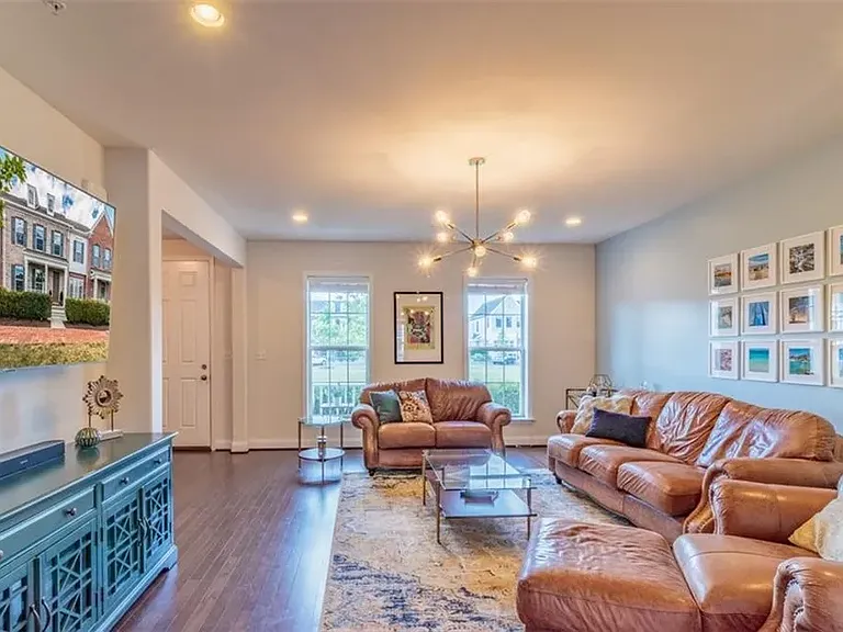 livingroom (furnished)