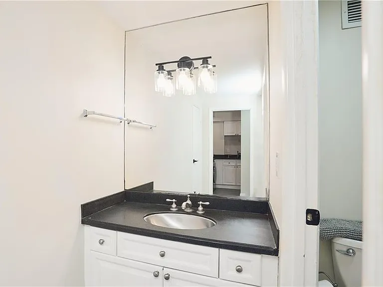 2479 Peachtree Rd NE #611 — Photo 12