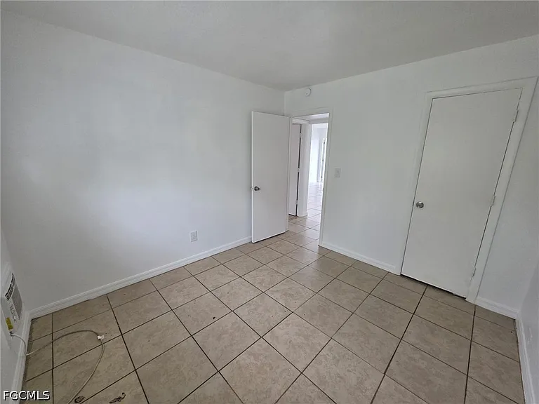2452 Stella St #106 — Photo 2