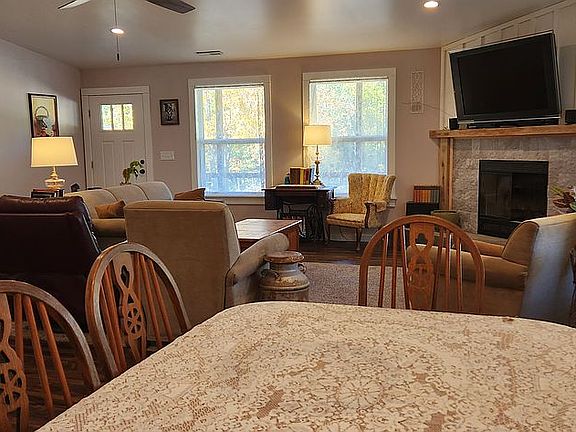 3rd image of 461 Stonebrooke Dr