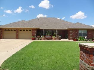 121 W Maple St, Cordell, OK 73632