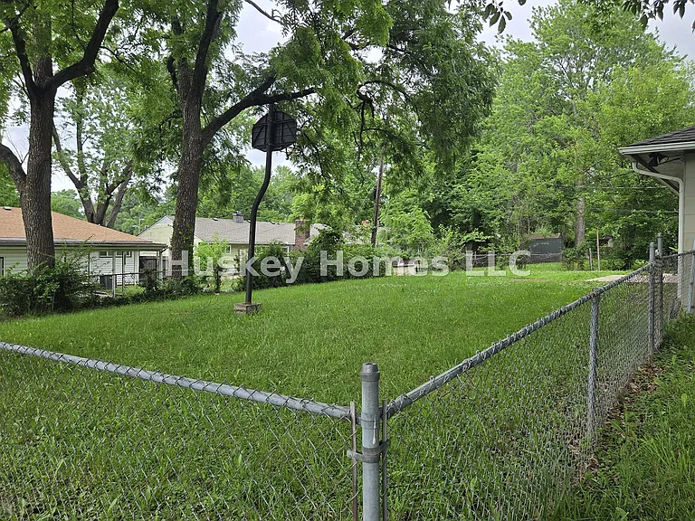 7300 E 109th St — Photo 17
