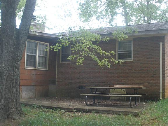 3rd image of 1034 Old Stonecutter Rd