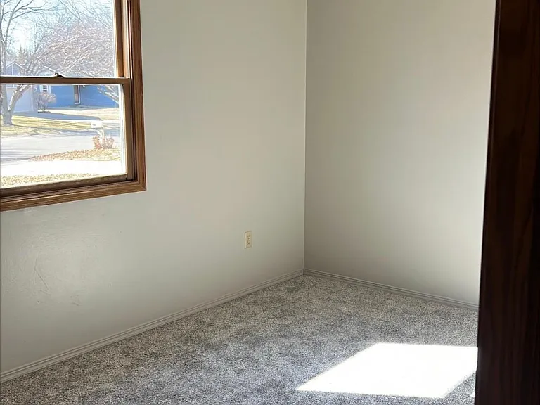 2114 N Sunridge St — Photo 4