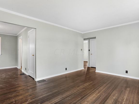 4th image of 995 Davis Ave