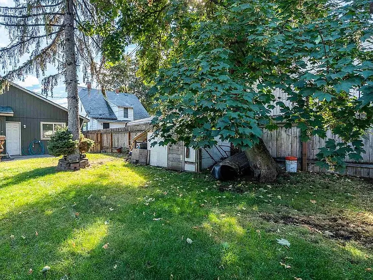 2433 N Pittsburg St — Photo 15