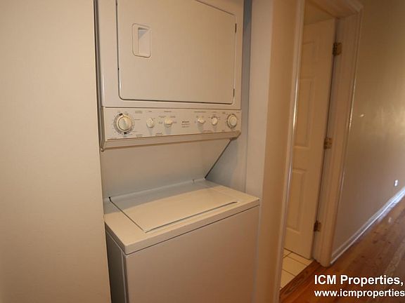 3rd image of 1401 W Altgeld St #2E