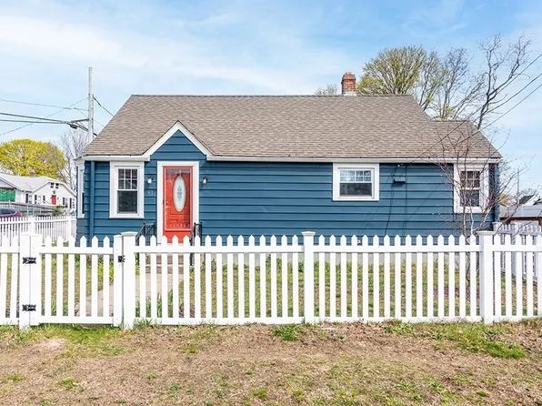 61 Bayview Ave, Swansea, MA 02777