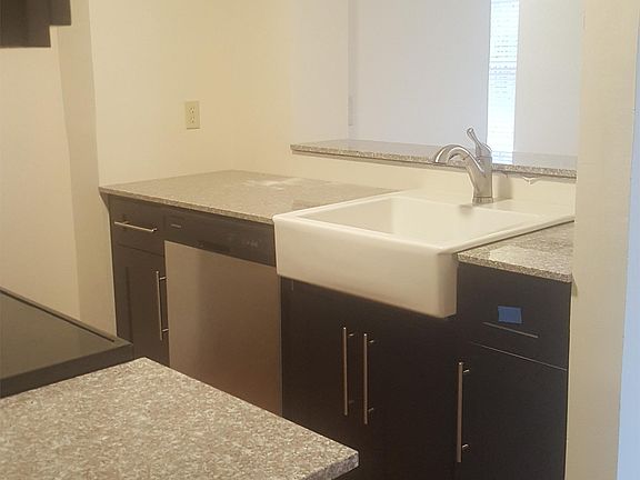 5th image of 1003 Capital St APT 3F