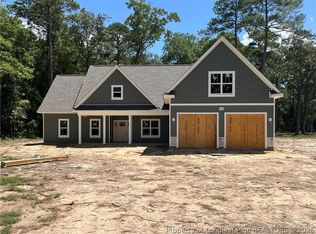1046 White Plains Dr, Fayetteville, NC 28312