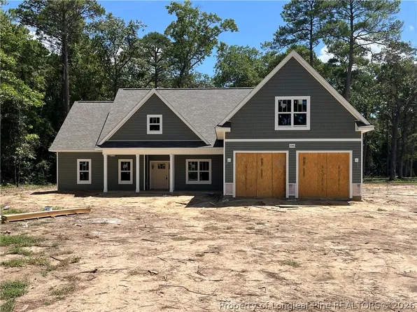 1046 White Plains Dr, Fayetteville, NC 28312