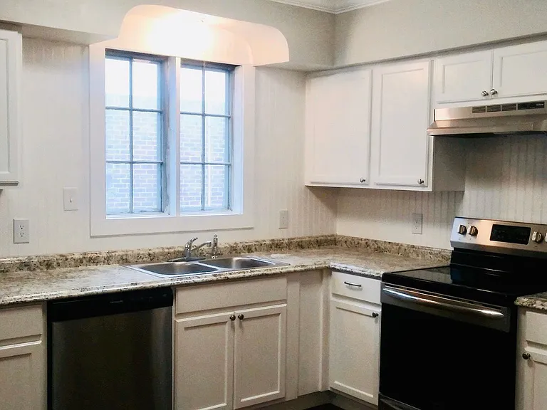843 Biggs St — Photo 6