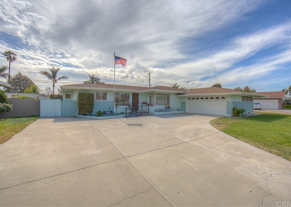 1st image of 9802 Hibiscus Dr