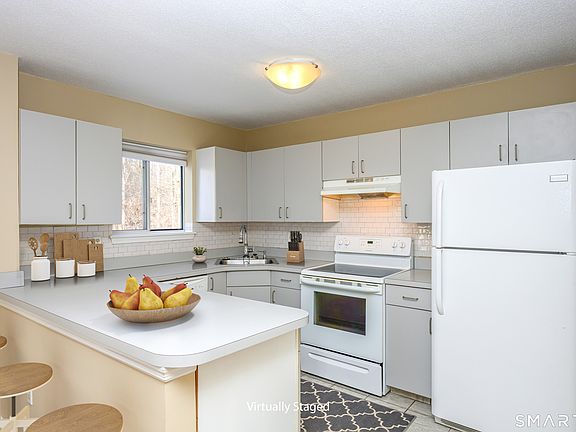 4th image of 925 Oronoke Road #21A