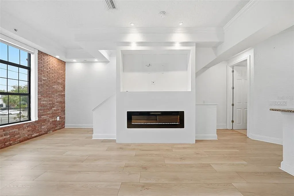 3 bed, 2.5 bath, 2155 sqft, $5,000 — Photo 4