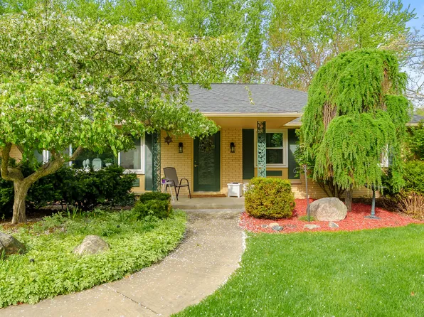 7702 Hunters Ridge Dr, Kalamazoo, MI 49009