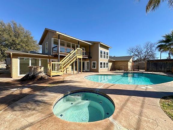 3rd image of 1609 Idlewood Ln