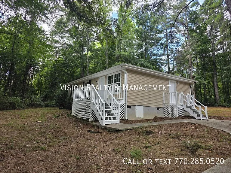 101 Bowen Dr — Photo 1