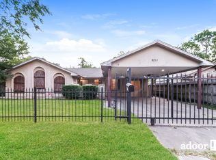 9211 Colendale Dr, Houston, TX 77037