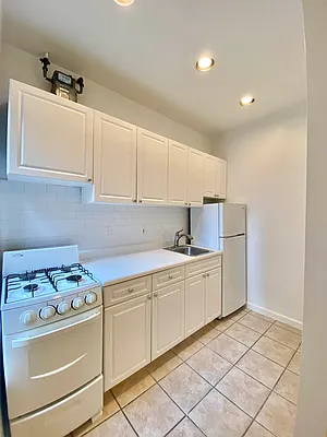 Rented by Waverly Realty Associates | media 29