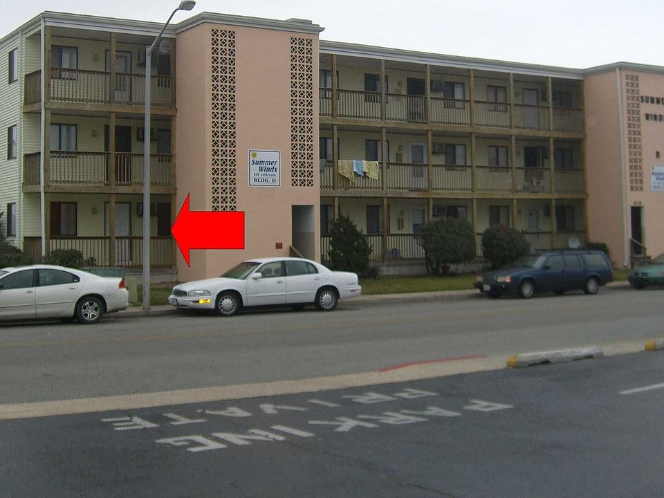 Nice End Unit Near Pool w/ Extra Window