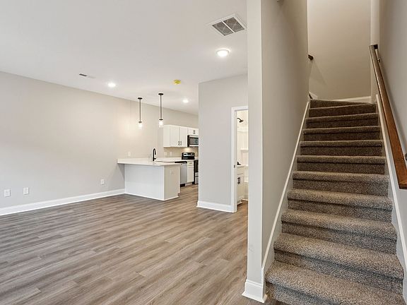 3rd image of 860 Needmore Rd #402