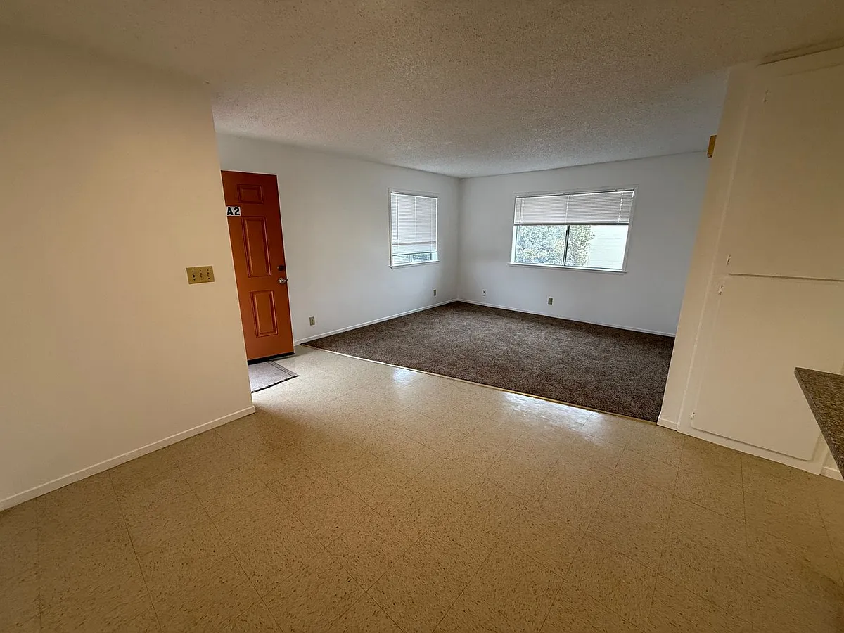 Building Photo - 118 W Boone St #A2