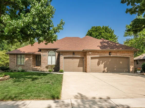 1854 S Oakmont Avenue, Springfield, MO 65809
