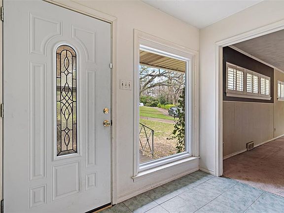 3rd image of 2366 Southwood Dr