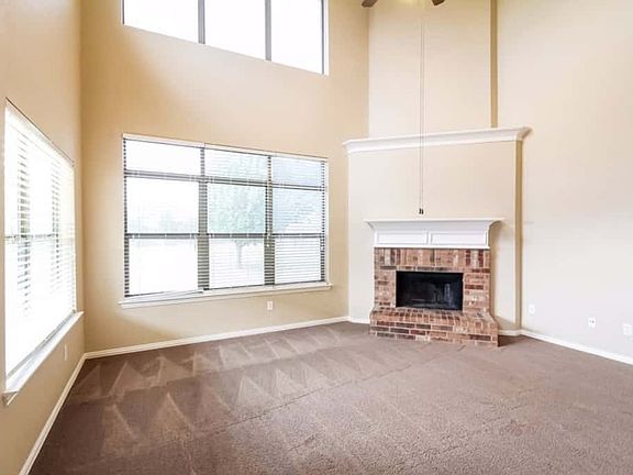 3rd image of 2825 Greenway Dr