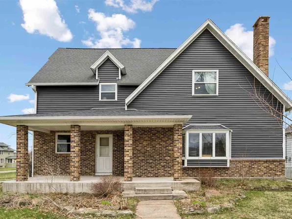 207 6th St, Van Horne, IA 52346