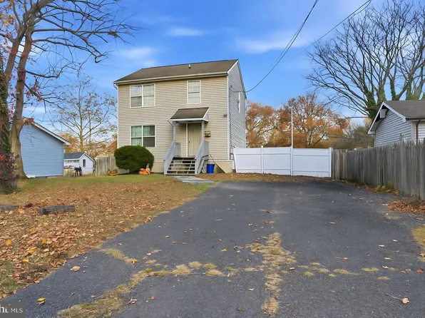 2057 High St, Croydon, PA 19021